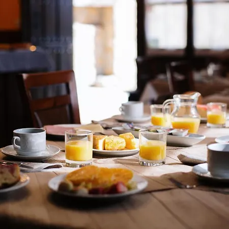 La Casona De Cardes מלון