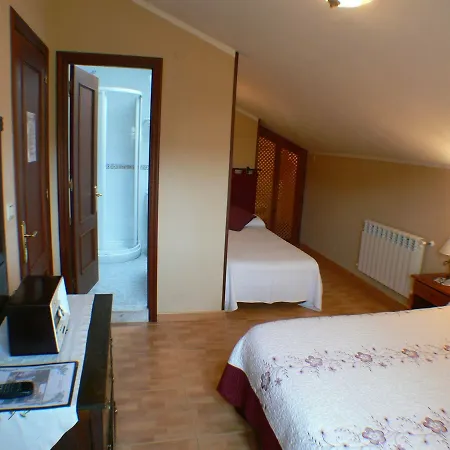 מלון La Casona De Cardes *