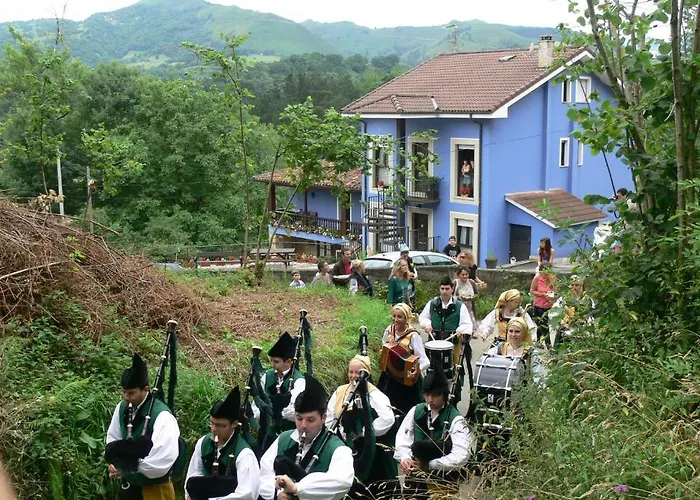 Hotel La Casona De Cardes *